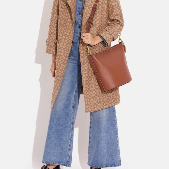 Coach Dakota Bucket Bag in Saddle 1941 - Picture 6 of 7